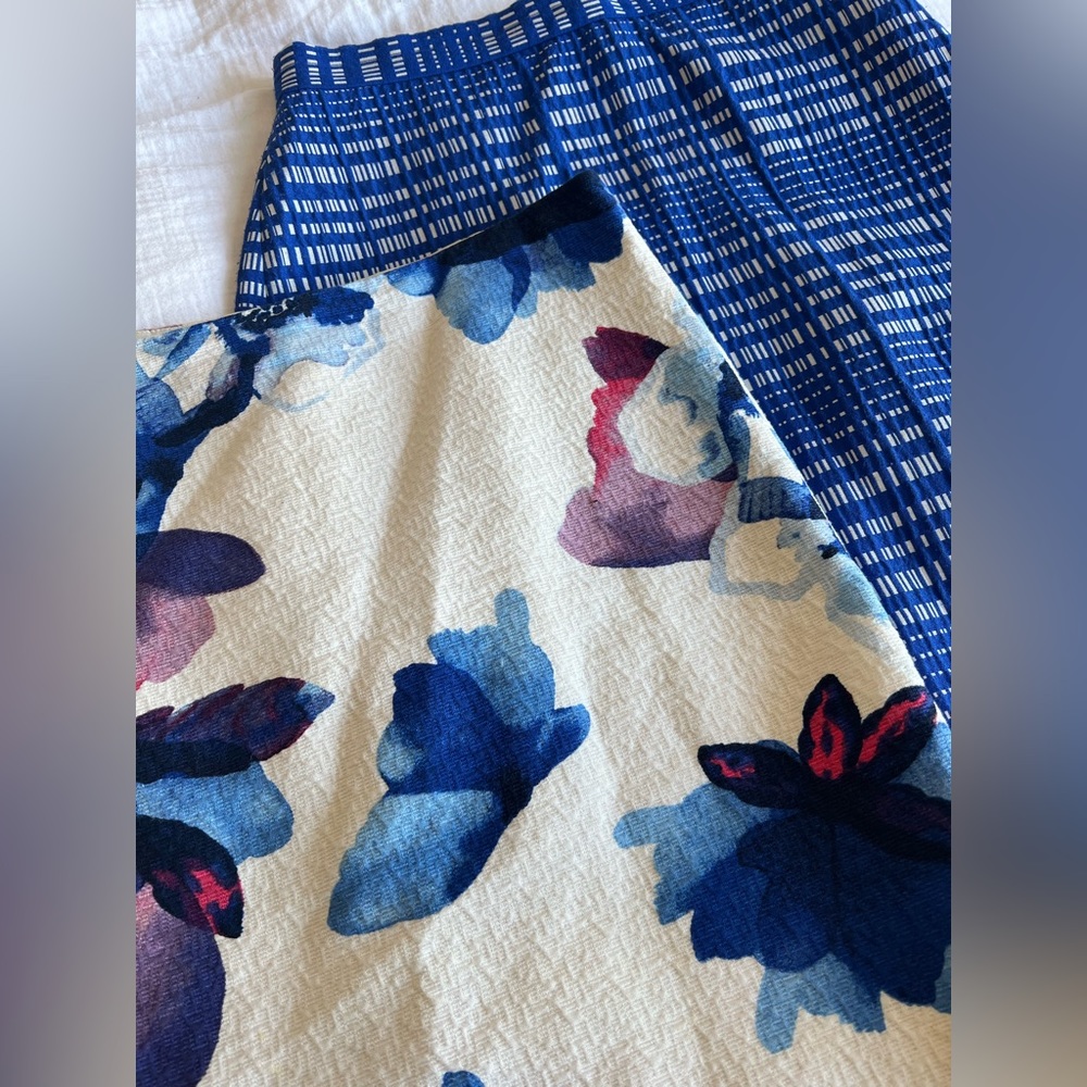Banana Republic Pencil Skirt Bundle, blue. Size 2 - Picture 2 of 5